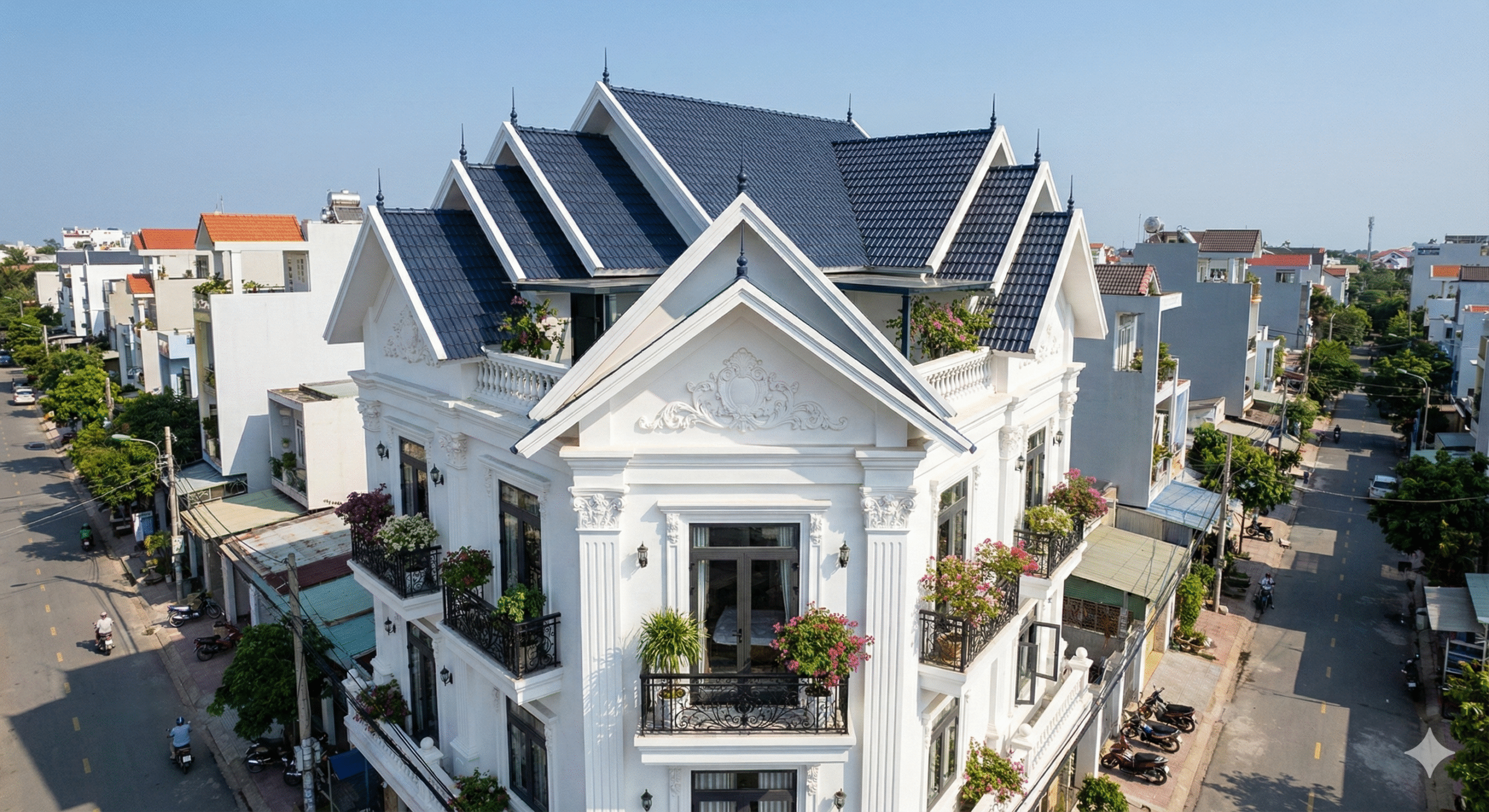 Nhà ống mái Thái tân cổ điển
